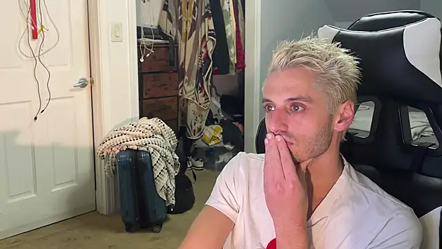 Snapshot of Dylansd chatting on January 2, 2025, 3:58 am Dylansd online show from January 2, 2025, 3:58 am