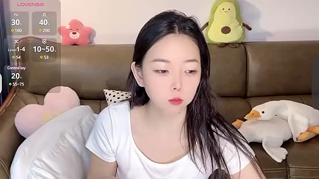 Snapshot of Yilin1999 chatting on February 21, 2025, 10:26 pm Yilin1999 online show from February 21, 2025, 10:26 pm