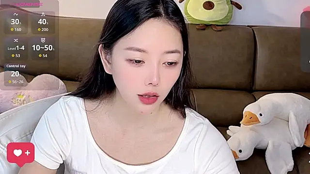 Snapshot of Yilin1999 chatting on October 23, 2025, 6:56 am Yilin1999 online show from October 23, 2025, 6:56 am