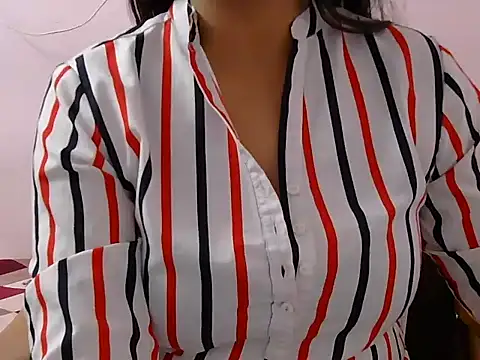 Snapshot of diva-22 chatting on February 7, 2025, 2:15 pm diva-22 online show from February 7, 2025, 2:15 pm