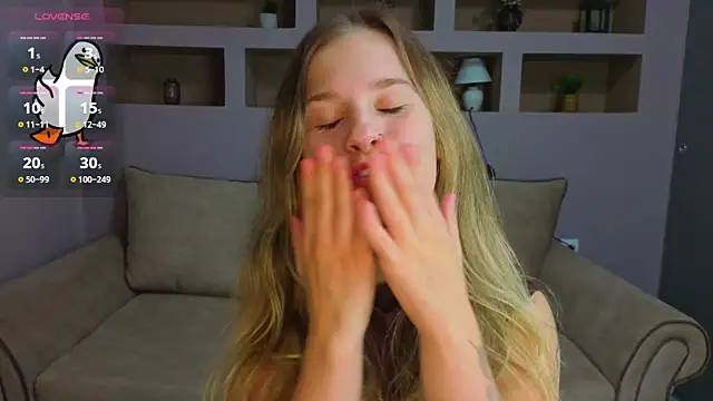 Snapshot of LinaCristonsen chatting on October 9, 2025, 4:49 pm LinaCristonsen online show from October 9, 2025, 4:49 pm