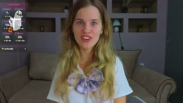 Snapshot of LinaCristonsen chatting on October 25, 2025, 2:24 pm LinaCristonsen online show from October 25, 2025, 2:24 pm