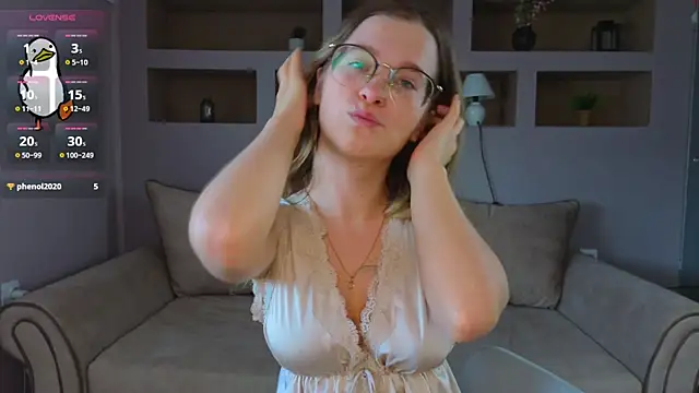 Snapshot of LinaCristonsen chatting on October 29, 2025, 1:35 pm LinaCristonsen online show from October 29, 2025, 1:35 pm