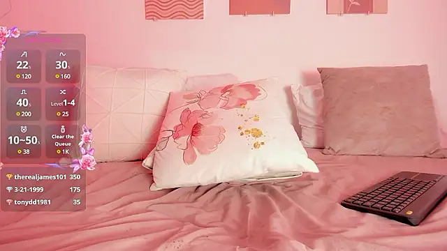 Snapshot of Mia_Heartt chatting on December 6, 2024, 11:44 am Mia Heartt online show from December 6, 2024, 11:44 am