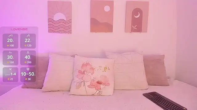 Snapshot of Mia_Heartt chatting on February 7, 2025, 7:27 pm Mia Heartt online show from February 7, 2025, 7:27 pm