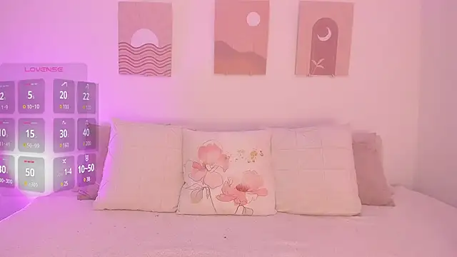 Snapshot of Mia_Heartt chatting on February 8, 2025, 8:53 pm Mia Heartt online show from February 8, 2025, 8:53 pm