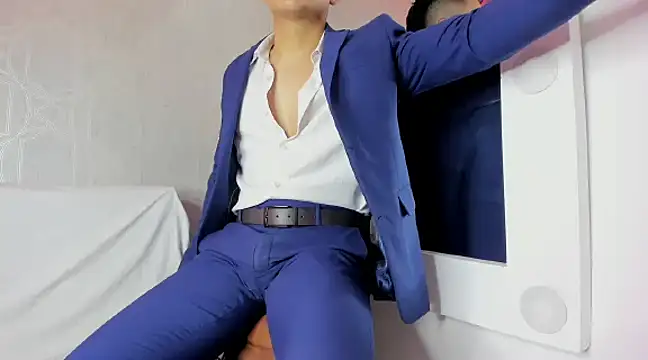 Lucii fer  online show from February 11, 2025, 5:50 pm