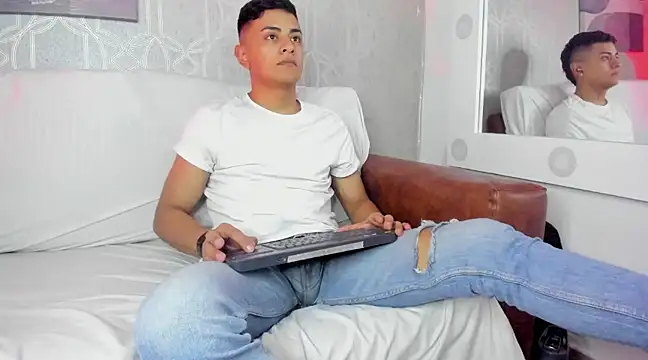 Lucii fer  online show from February 23, 2025, 2:46 pm