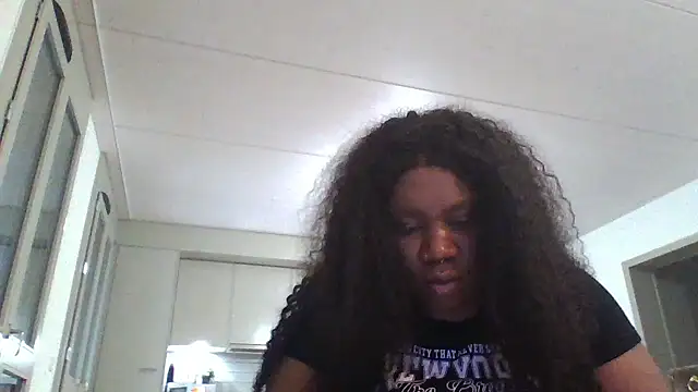 Snapshot of bonbonaumiel chatting on December 10, 2024, 9:55 am bonbonaumiel online show from December 10, 2024, 9:55 am