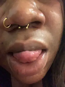 Snapshot of bonbonaumiel chatting on December 25, 2024, 8:28 pm bonbonaumiel online show from December 25, 2024, 8:28 pm