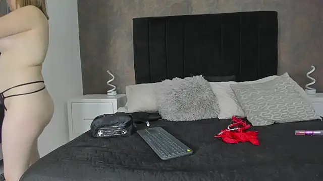 Snapshot of NaxaAndLexi_ chatting on February 8, 2025, 2:16 pm NaxaAndLexi online show from February 8, 2025, 2:16 pm
