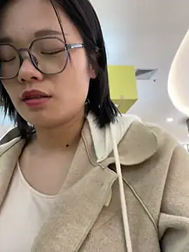 Snapshot of Bella0815 chatting on February 17, 2025, 11:02 am Bella0815 online show from February 17, 2025, 11:02 am