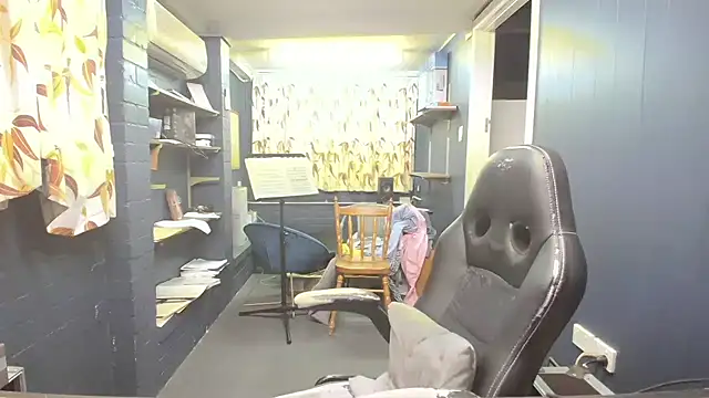 Snapshot of tilobinder chatting on December 5, 2025, 2:47 pm tilobinder online show from December 5, 2025, 2:47 pm