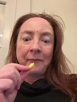 Snapshot of LouiseTswing chatting on January 3, 2025, 4:06 pm LouiseTswing online show from January 3, 2025, 4:06 pm