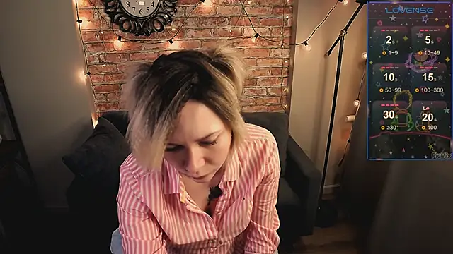 Snapshot of Ozalin_Green chatting on February 1, 2025, 9:11 am Ozalin Green online show from February 1, 2025, 9:11 am