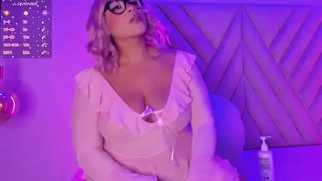 Snapshot of SussieRogers chatting on September 20, 2025, 1:01 pm SussieRogers online show from September 20, 2025, 1:01 pm