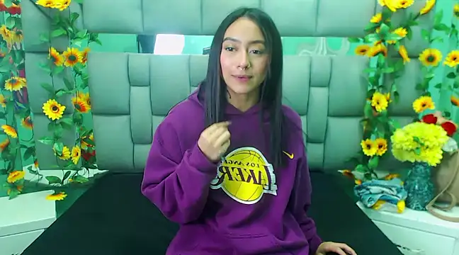Snapshot of Miaa_Thopmson chatting on March 18, 2025, 6:48 pm Miaa Thopmson online show from March 18, 2025, 6:48 pm