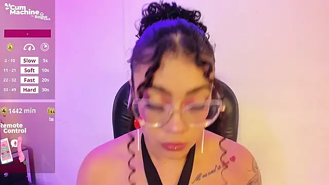 Snapshot of antonelllepiercee chatting on September 14, 2025, 11:31 am antonelllepiercee online show from September 14, 2025, 11:31 am