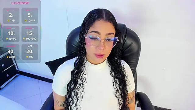 Snapshot of antonelllepiercee chatting on October 31, 2025, 4:35 am antonelllepiercee online show from October 31, 2025, 4:35 am