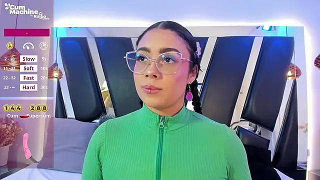 Snapshot of antonelllepiercee chatting on November 4, 2025, 11:31 am antonelllepiercee online show from November 4, 2025, 11:31 am