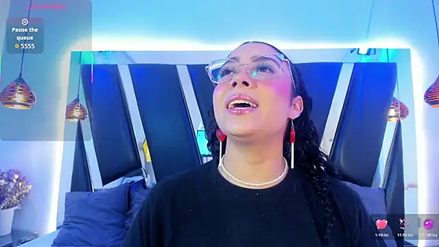 Snapshot of antonelllepiercee chatting on November 6, 2025, 11:11 am antonelllepiercee online show from November 6, 2025, 11:11 am