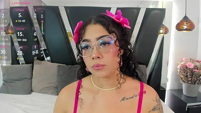 Snapshot of antonelllepiercee chatting on November 13, 2025, 11:20 am antonelllepiercee online show from November 13, 2025, 11:20 am