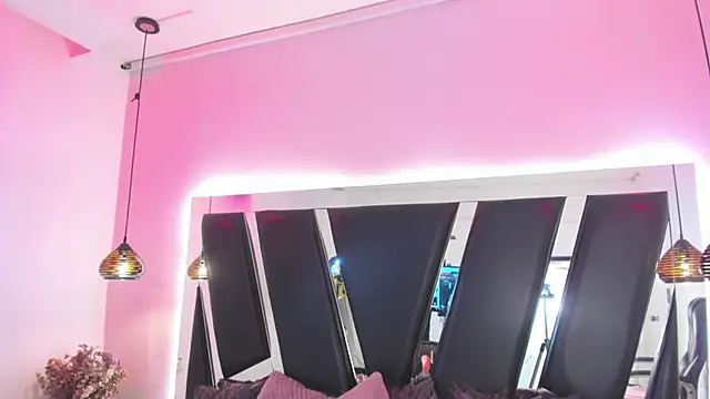 Snapshot of antonelllepiercee chatting on November 25, 2025, 11:10 am antonelllepiercee online show from November 25, 2025, 11:10 am