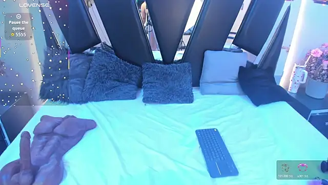 Snapshot of antonelllepiercee chatting on November 26, 2025, 11:22 am antonelllepiercee online show from November 26, 2025, 11:22 am