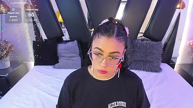 Snapshot of antonelllepiercee chatting on November 29, 2025, 11:13 am antonelllepiercee online show from November 29, 2025, 11:13 am