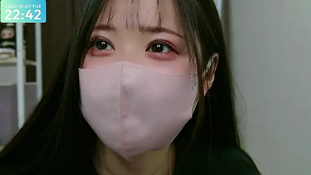 Snapshot of -SHIZUKU- chatting on October 7, 2025, 1:41 pm -SHIZUKU- online show from October 7, 2025, 1:41 pm