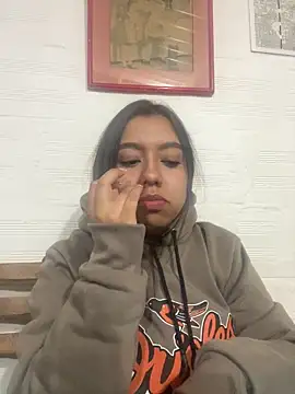 Snapshot of Lea_velle chatting on February 10, 2025, 2:41 am Lea velle online show from February 10, 2025, 2:41 am