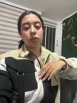 Snapshot of Lea_velle chatting on February 22, 2025, 1:55 am Lea velle online show from February 22, 2025, 1:55 am