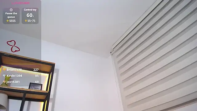 Snapshot of Lea_velle chatting on March 20, 2025, 9:37 am Lea velle online show from March 20, 2025, 9:37 am