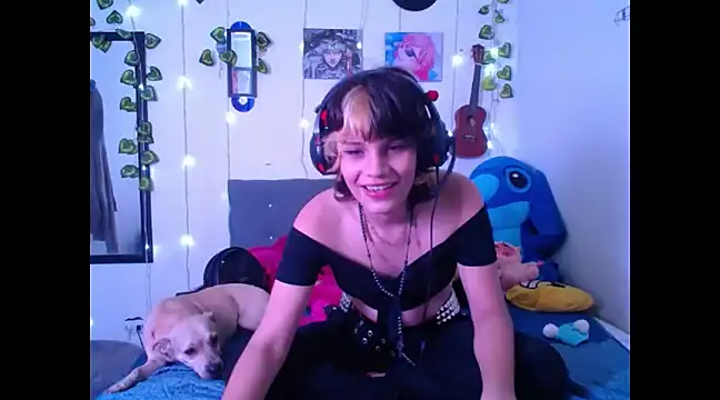 Snapshot of Caitlynwheler chatting on January 22, 2025, 8:59 pm Caitlynwheler online show from January 22, 2025, 8:59 pm