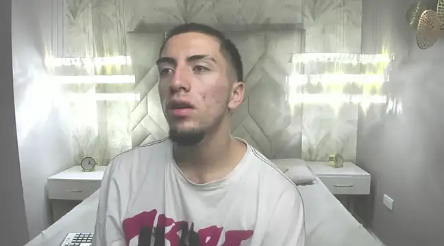 Snapshot of King_Dante_ chatting on February 8, 2025, 8:10 pm King Dante online show from February 8, 2025, 8:10 pm