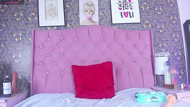 Samantha Collen online show from March 7, 2025, 6:46 am