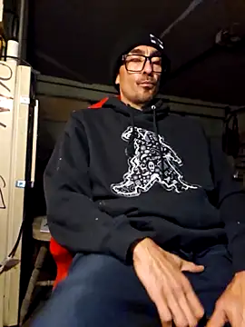 Snapshot of Pumpndeep chatting on November 19, 2025, 10:37 am Pumpndeep online show from November 19, 2025, 10:37 am