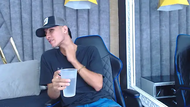 Snapshot of JakeMoxley chatting on February 8, 2025, 7:59 pm JakeMoxley online show from February 8, 2025, 7:59 pm