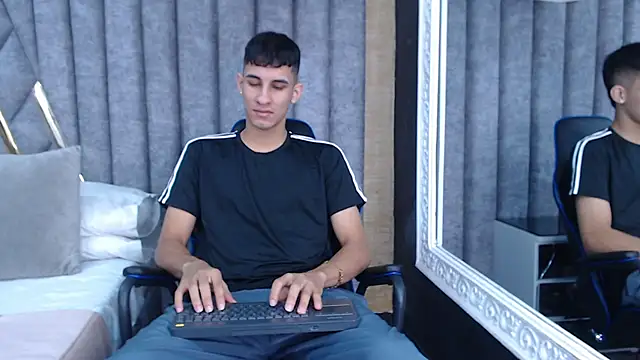 Snapshot of JakeMoxley chatting on February 13, 2025, 2:31 pm JakeMoxley online show from February 13, 2025, 2:31 pm