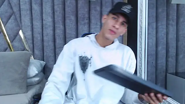 Snapshot of JakeMoxley chatting on March 21, 2025, 1:01 pm JakeMoxley online show from March 21, 2025, 1:01 pm