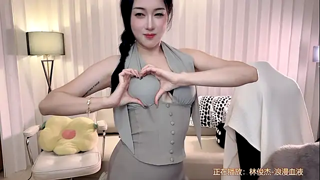 K-moumou online show from October 10, 2025, 3:33 pm