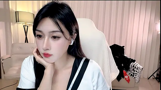 K-moumou online show from November 10, 2025, 3:11 pm