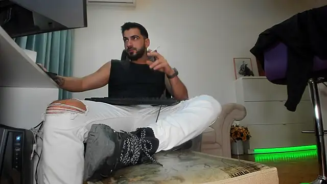 Snapshot of welcometo_hell chatting on September 21, 2025, 4:14 am welcometo hell online show from September 21, 2025, 4:14 am