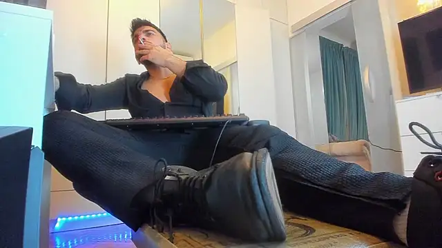 Snapshot of welcometo_hell chatting on October 18, 2025, 1:45 pm welcometo hell online show from October 18, 2025, 1:45 pm