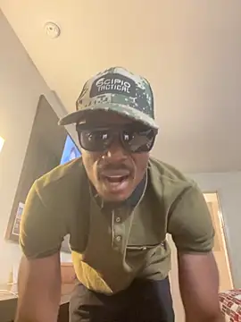 Backshort11 online show from September 12, 2025, 5:18 am