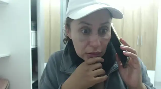 RoxanaLove9 online show from February 23, 2025, 3:56 am