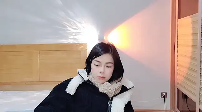 Linda-LL online show from February 13, 2025, 2:34 am