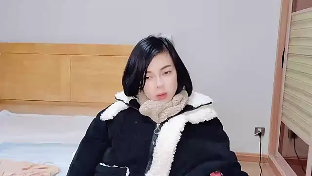 Linda-LL online show from February 13, 2025, 5:37 am