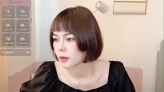 Linda-LL online show from November 9, 2025, 5:17 am