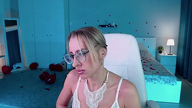 Snapshot of Fay_Dunaway chatting on February 11, 2025, 12:27 pm Fay Dunaway online show from February 11, 2025, 12:27 pm